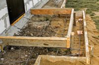costruire un portico in cemento rialzato 